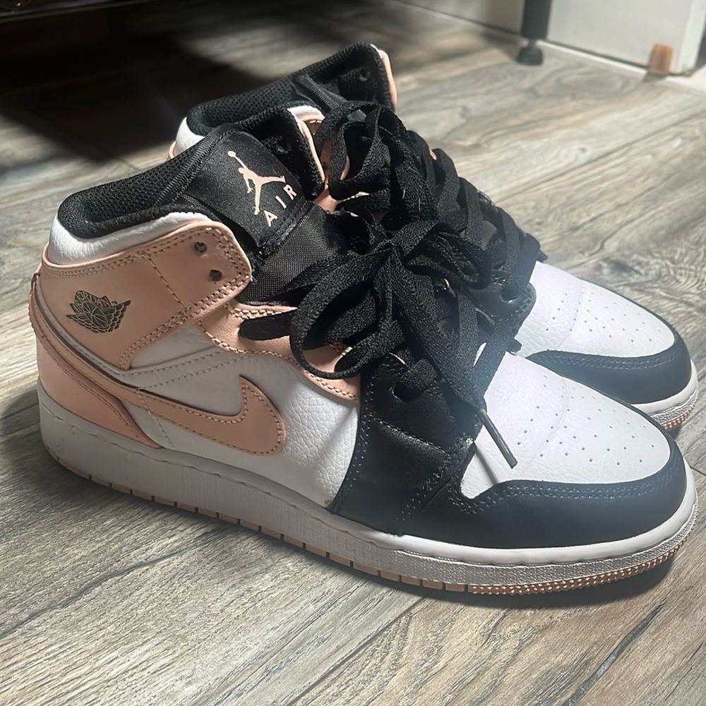 Jordan 1 Mid GS Crimson Tint